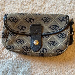 Dooney and Bourke : Small clutch